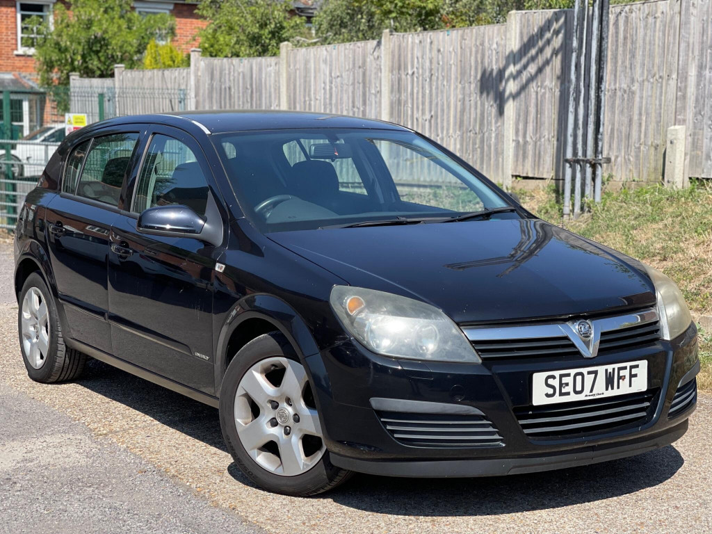 Vauxhall Astra listing photo